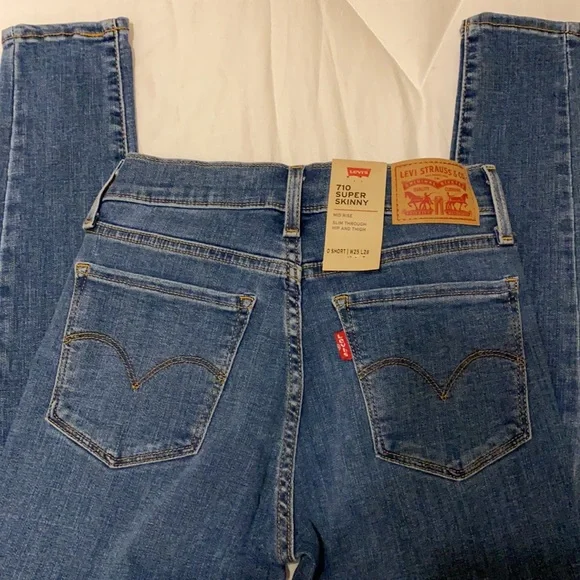 NWT Levi’s - Picture 6 of 6